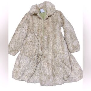 Girls size 8 faux fur widgeon coat in good used condition